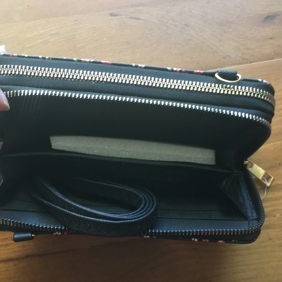 New Floral Wristlet/Wallet - Picture 6 of 6